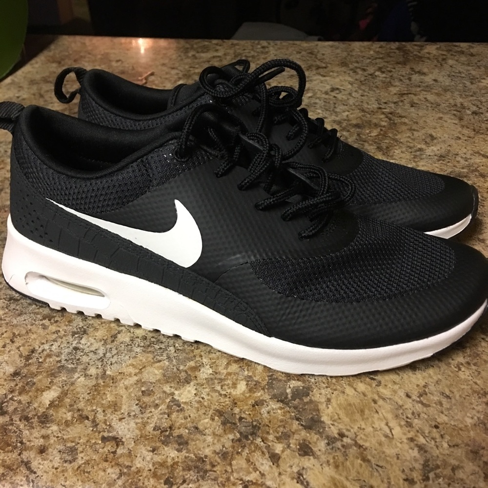 Nike Max Thea